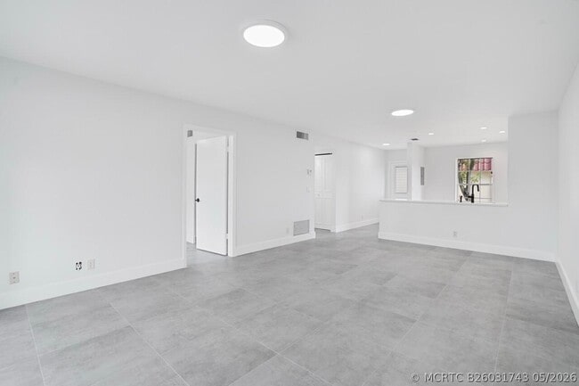 737 Nantucket Cir Unidad B