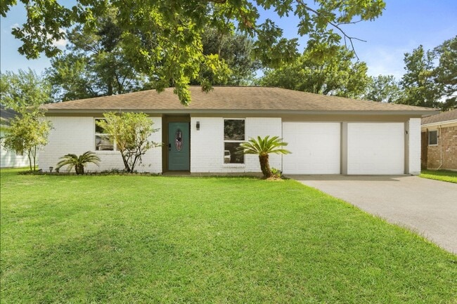 Building Photo - 9930 Valley Lake Dr