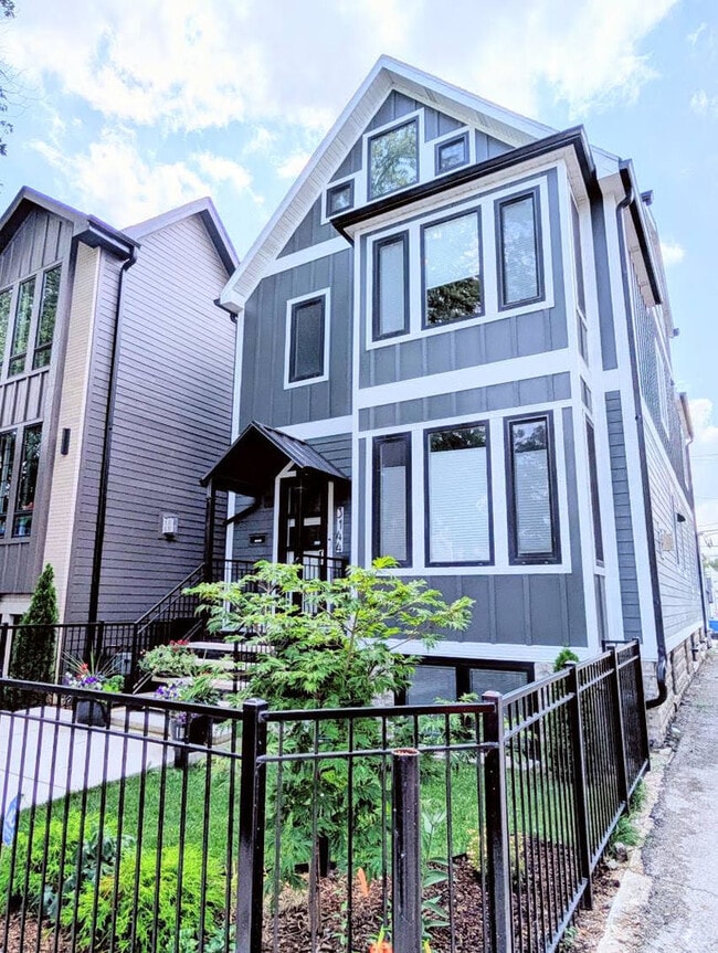Photo - 3144 N Leavitt St