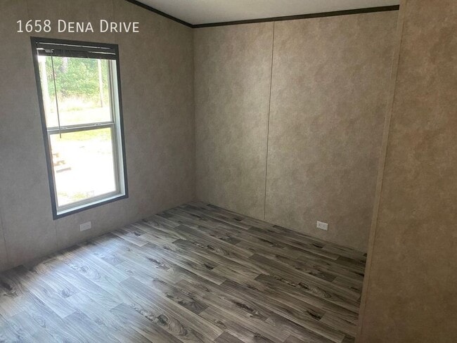 Photo - 1658 Dena Dr