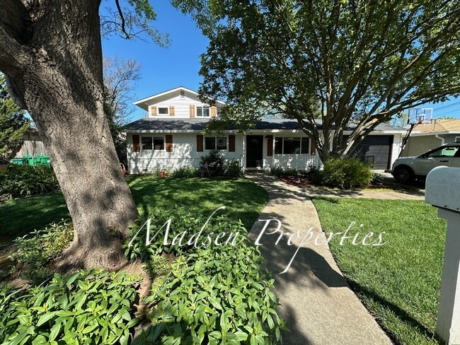 Building Photo - 910 Sequoyah Ave