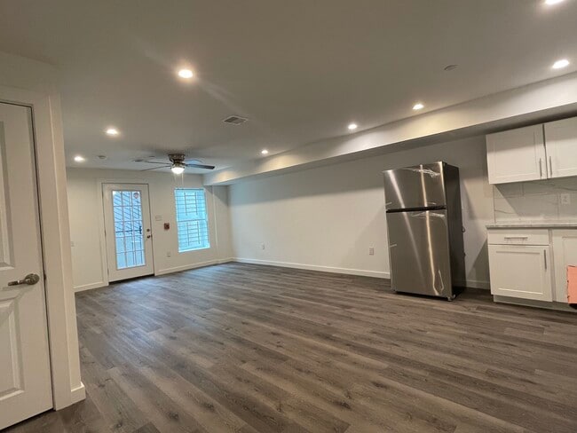 Building Photo - 2366 Orthodox St Unit D