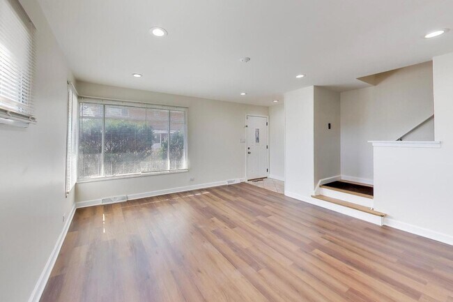 Photo - 4908 Carol St