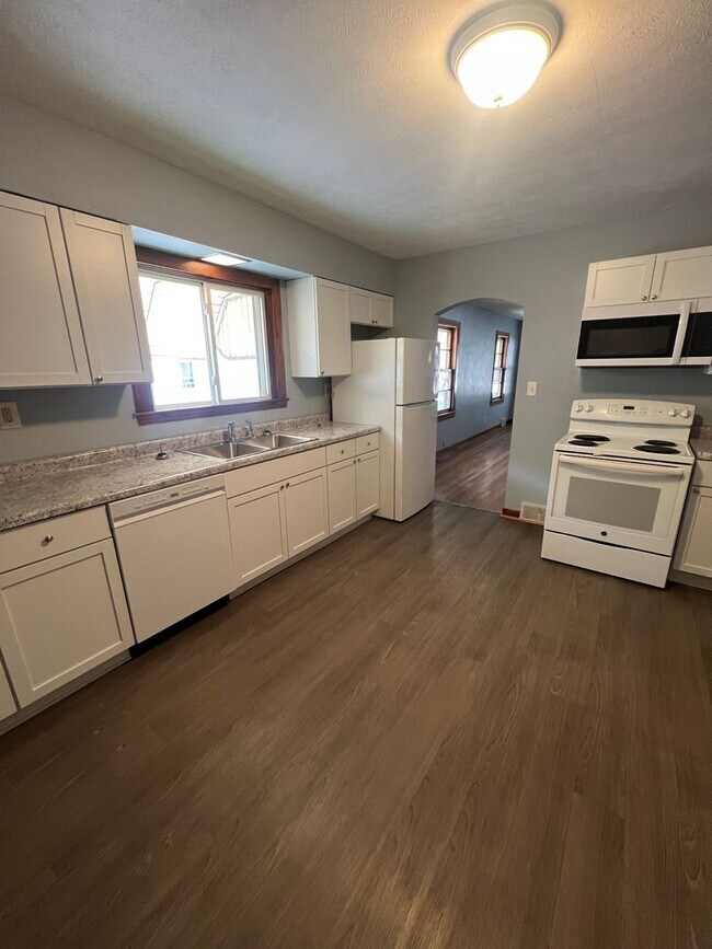Photo - Spacious 2 bedroom home!