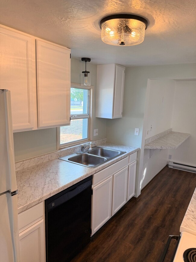 Photo - 118 W 2nd St