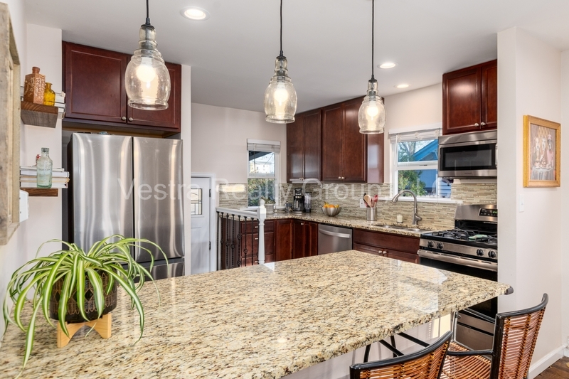 Photo - 1560 Ulster Street