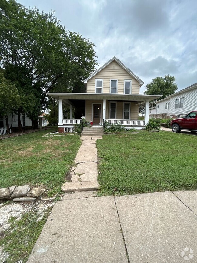 Building Photo - Spacious East End Home for Rent