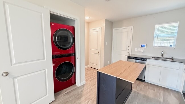 Photo - 16451 Jasmine Marie Pl