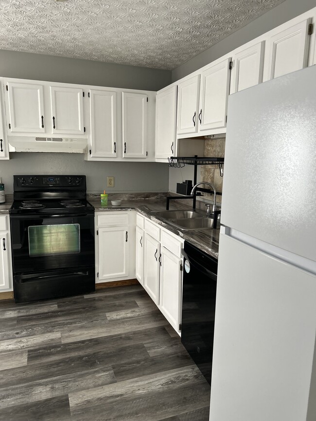 Photo - 2874 Olive St