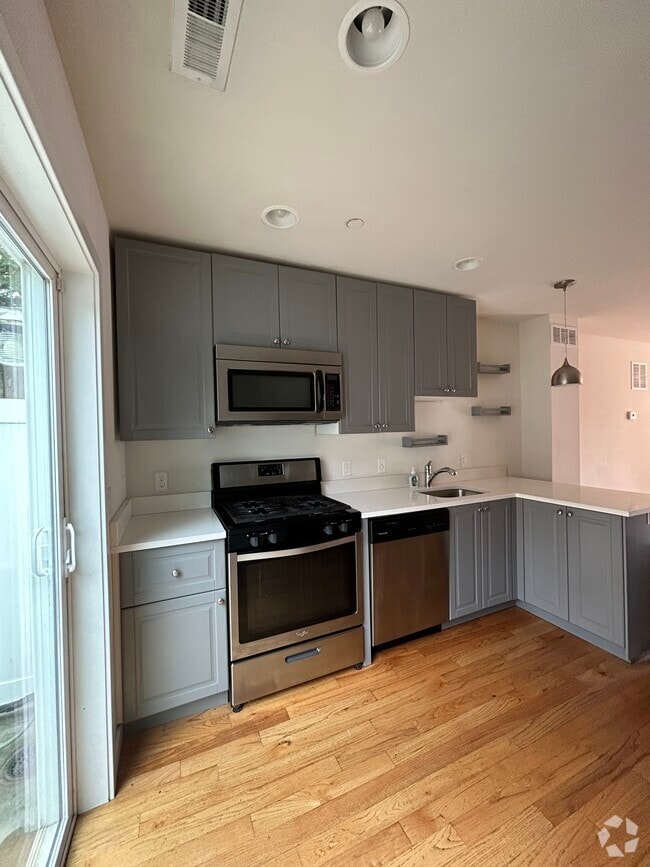 Building Photo - 317 N State St Rental
