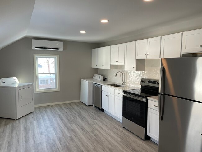 Photo - 38 Gerrard Ave Unit 2nd floor