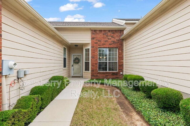 Photo - 252 Heritage Hill Dr