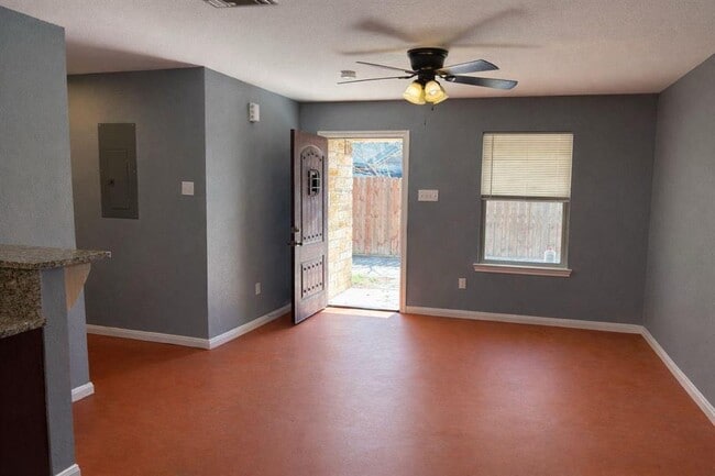 Photo - 1403 Strickland St