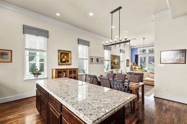 Photo - 2318 Hutchins St