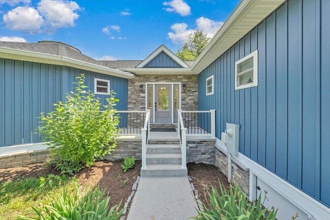 Photo - 3202 Mathews Ln