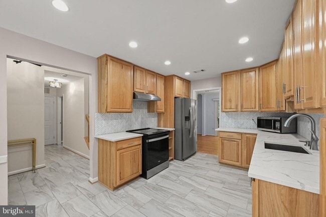 25 Tivoli Lake Ct