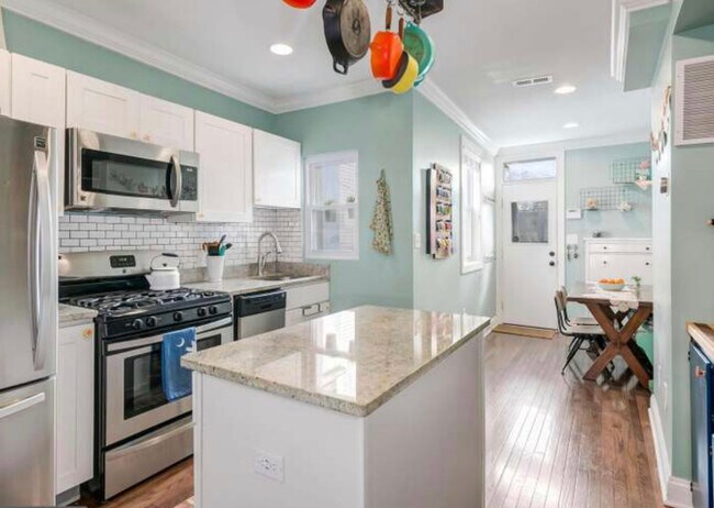 Photo - 733 18th St NE