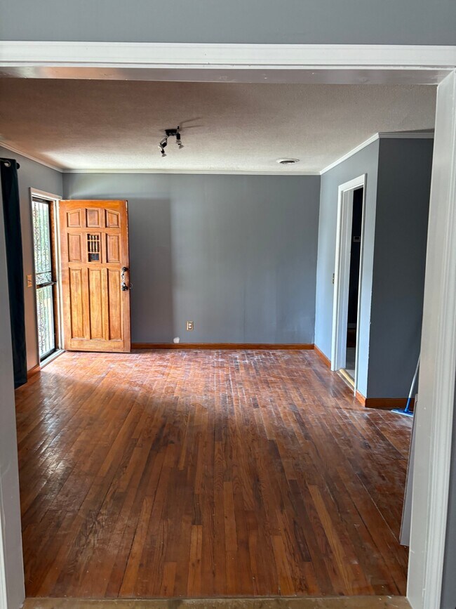 Photo - 7119 Nancy Ave