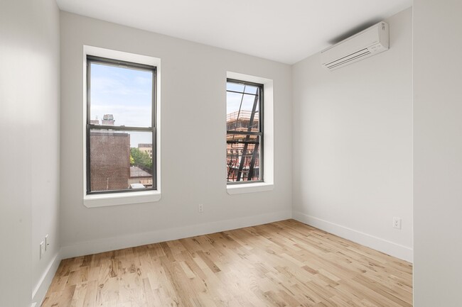 Photo - 483 Willis Ave