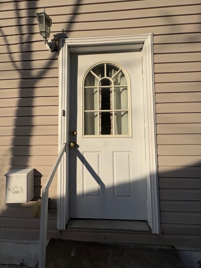 Photo - 839 W Fingerboard Rd Unit 1st floor