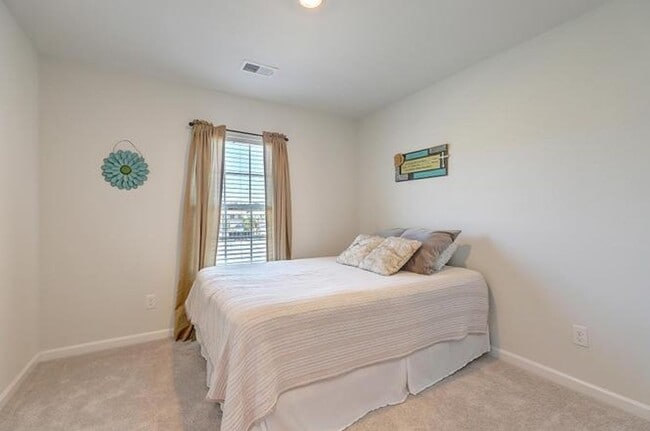Photo - 115 Sequoia Ln