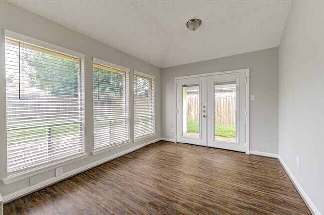 Photo - 1206 Park Ln