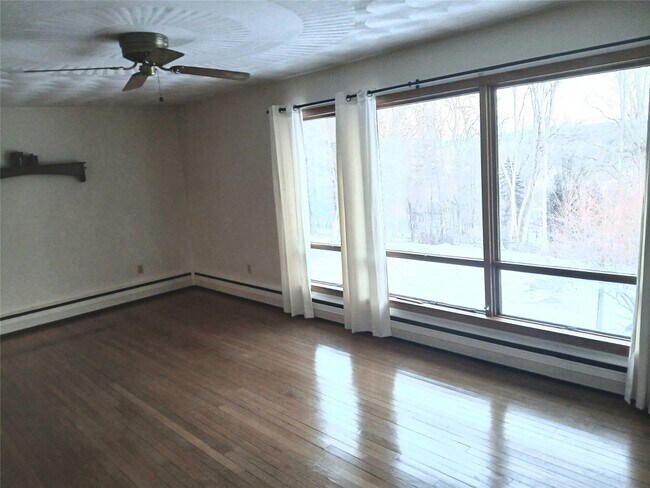 Photo - 5 Meadow Brook Ln