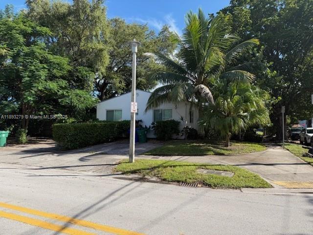 Building Photo - 2131 SW 19th Ave Unit A