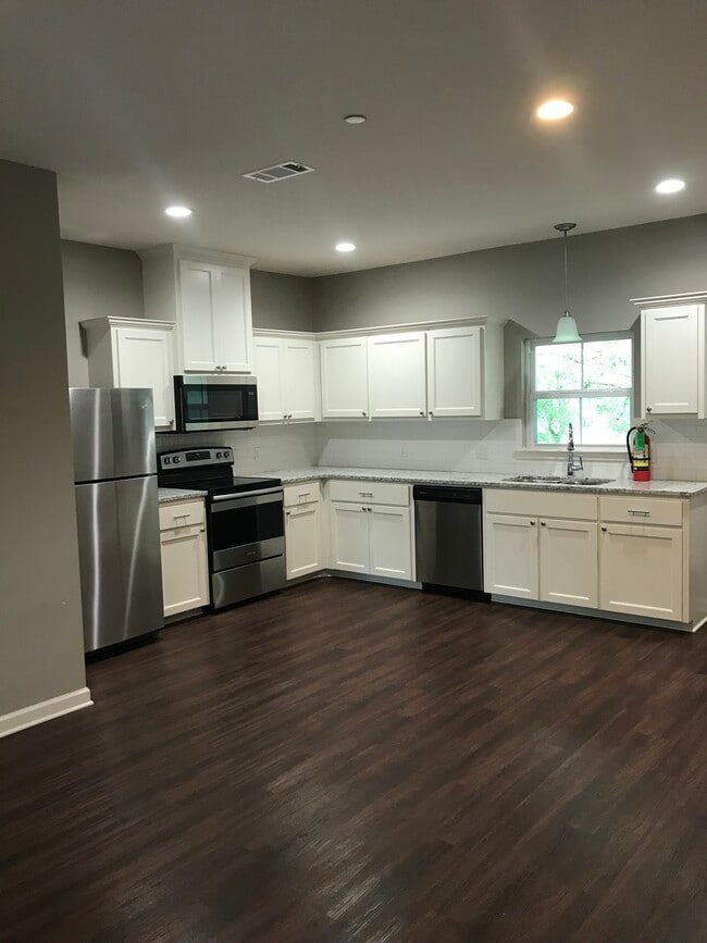 Photo - 124 Thornton Ln