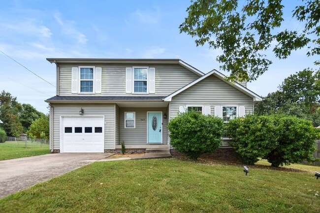 Building Photo - Pet Friendly Three Bedroom!