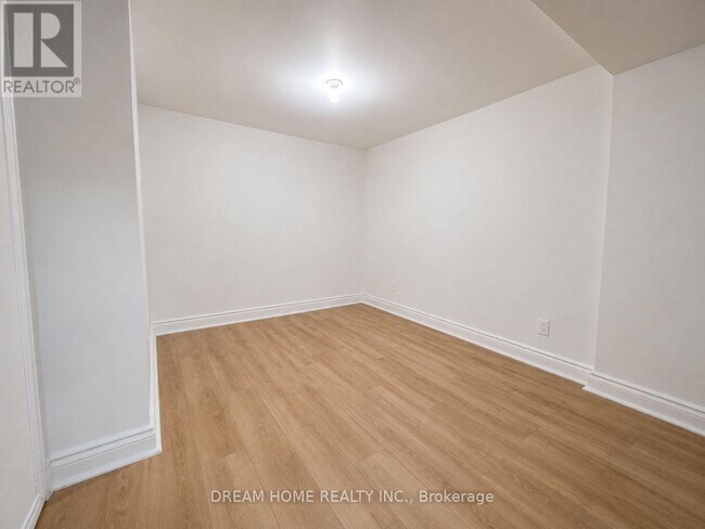 Photo - 107 Huron St
