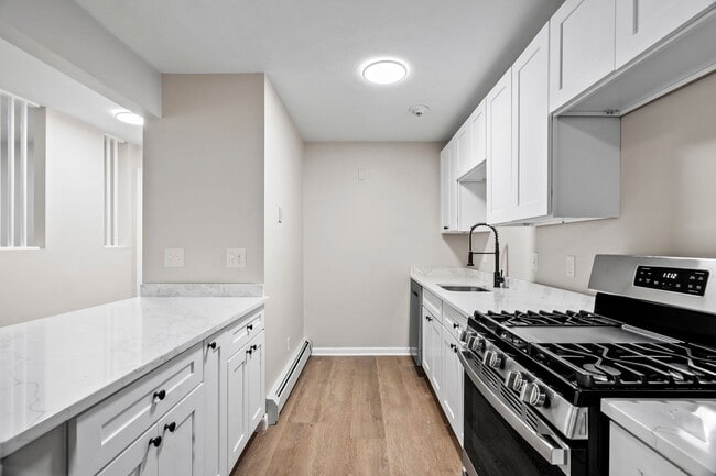 Photo - Newly Renovated 1-Bed 1-Bath Cranston! Unit 433 Oaklawn Ave 101
