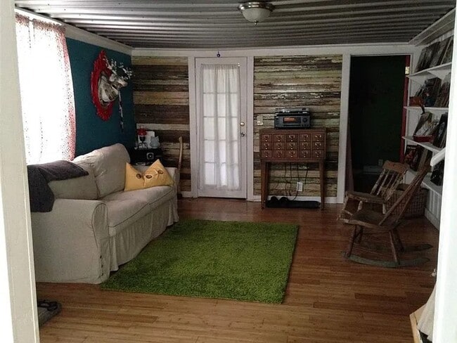 Photo - Cozy 3-Bedroom Home with Private Yard in Livingston Manor for November 1st!