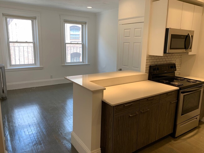 Building Photo - 54 Queensberry St Unit 9