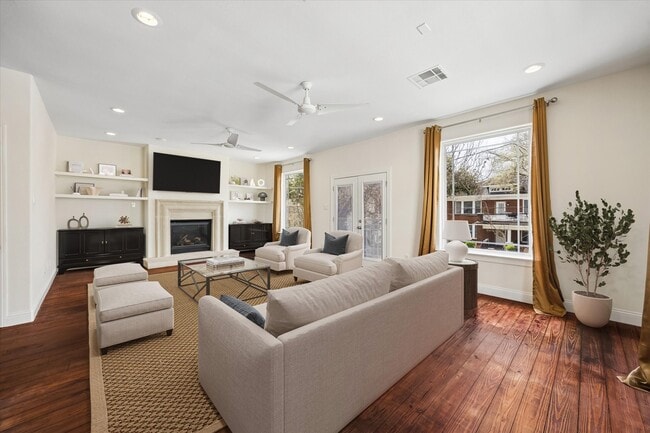 Photo - 4011 Garrott St