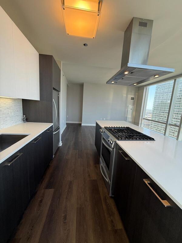 Photo - 113 W Wacker Dr