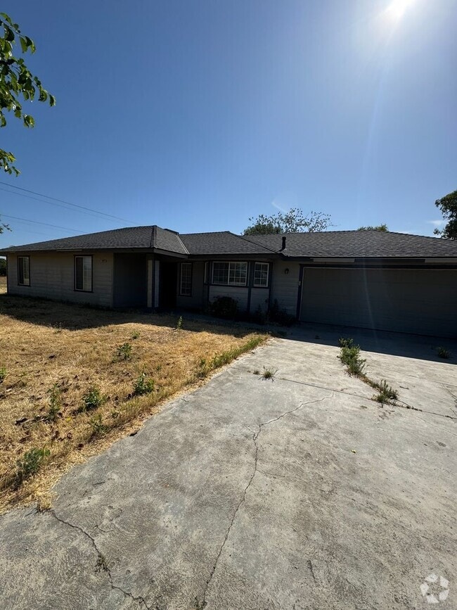 Building Photo - Madera Home