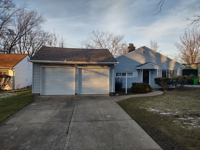 Single Family Home 3 beds 1 bath Available... - Single Family Home 3 beds 1 bath Available...