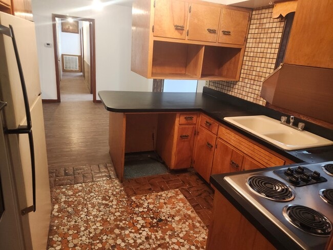 Photo - 111 E Linebaugh Ave.