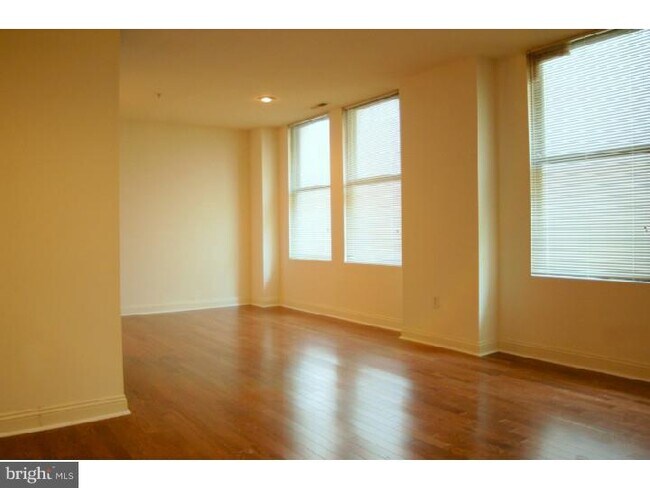 Photo - 1411 Walnut St Unit 311