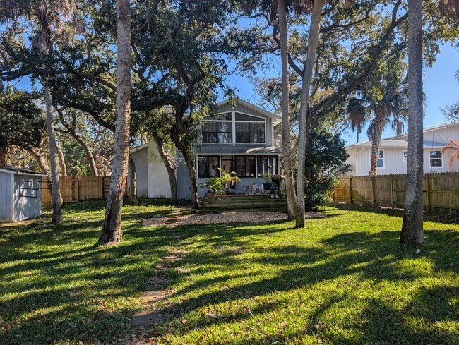 Fenced backyard - 4440 Saxon Dr