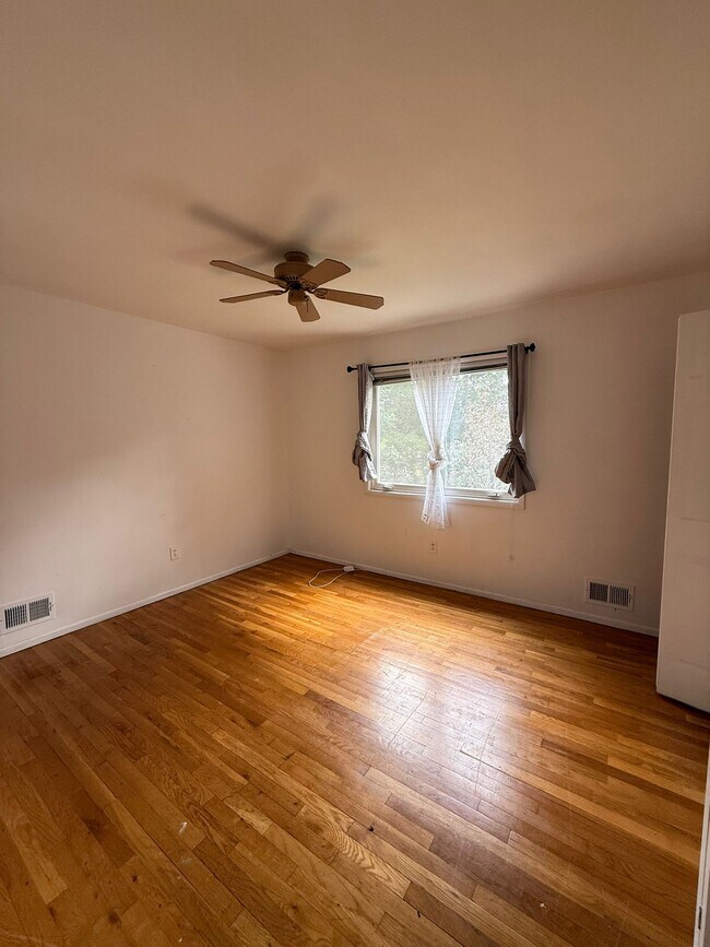 Photo - 321 Dallas Dr