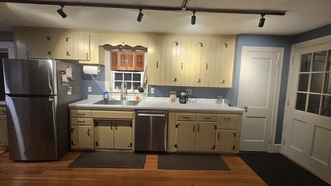 Photo - 517 Salmon Falls Rd