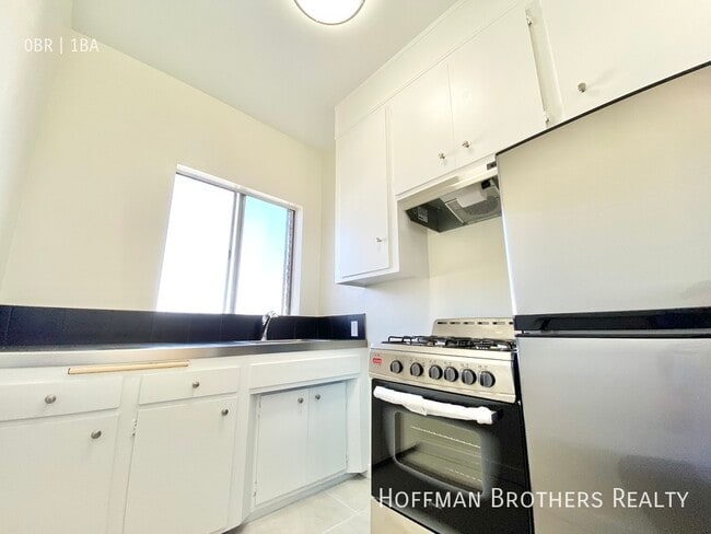 Building Photo - 1327 Magnolia Ave