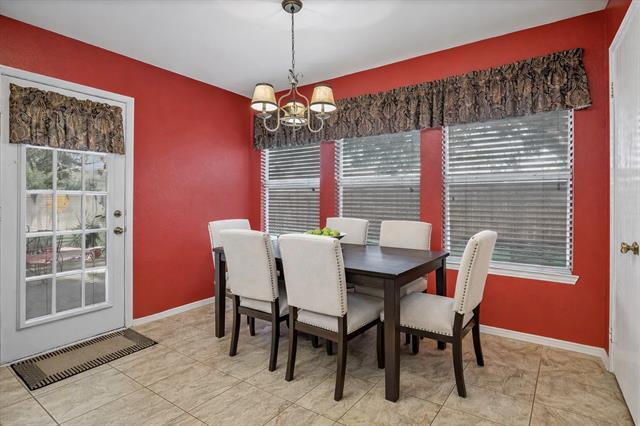 Photo - 325 Stately Oak Ln