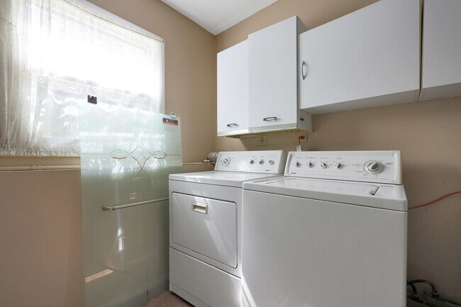 Photo - 1356 Larchmont Dr