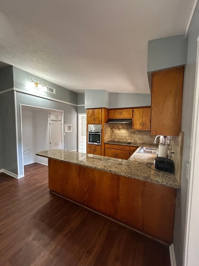 Photo - North Columbus and convenient to schools, shopping and I-185.