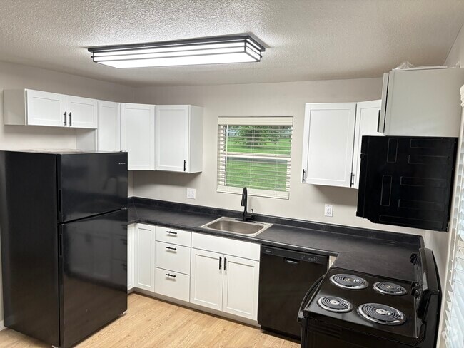 Building Photo - 5831 E County Rd 150 N Rental