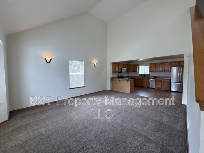 Photo - 991 Mill St