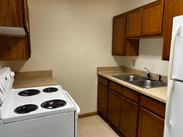 Kitchen - Westcourt Apartments